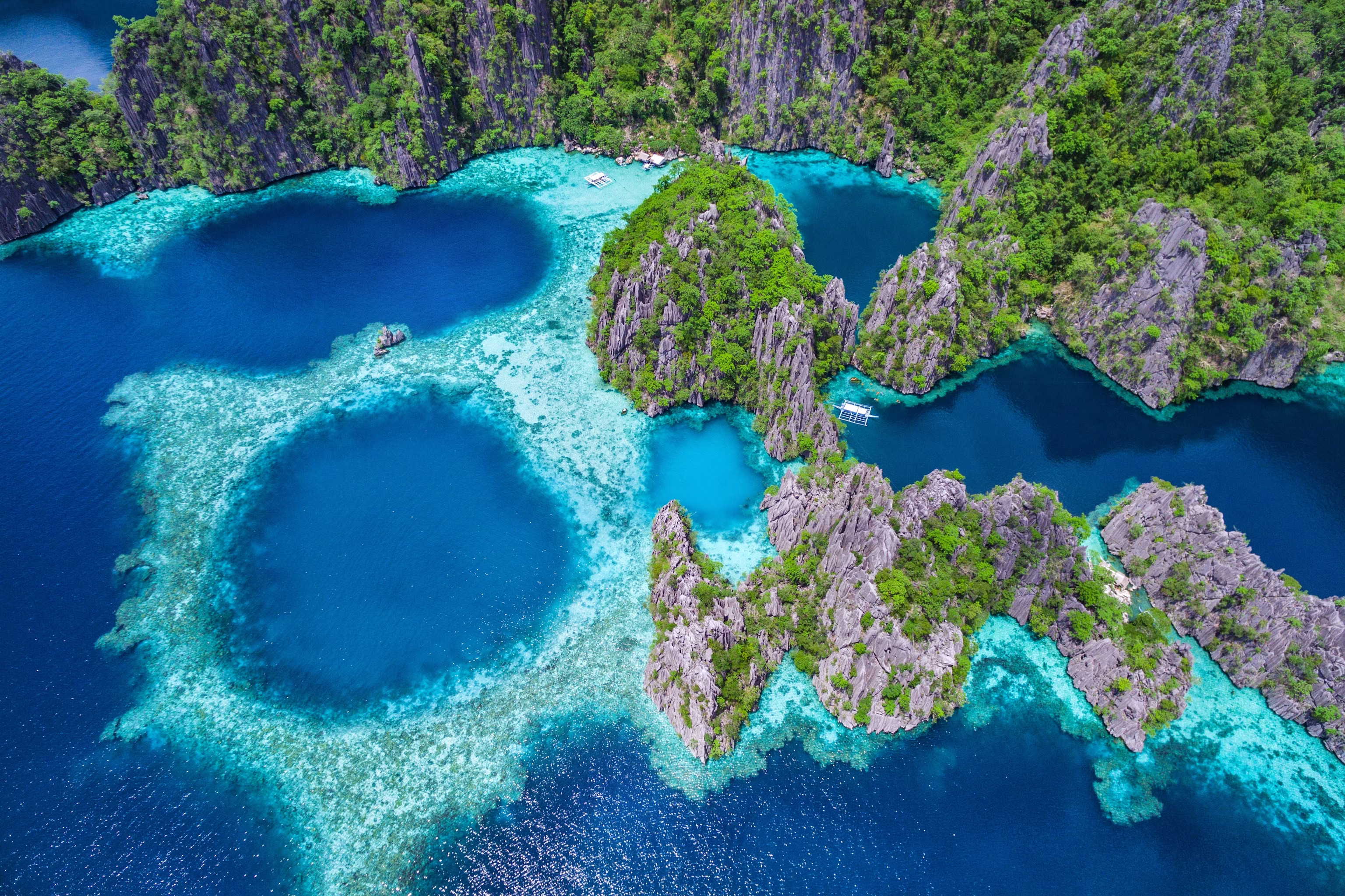 lagoons-and-limestone-cliffs-calamian-archipelago-palawan-philippines_3x2.jpg