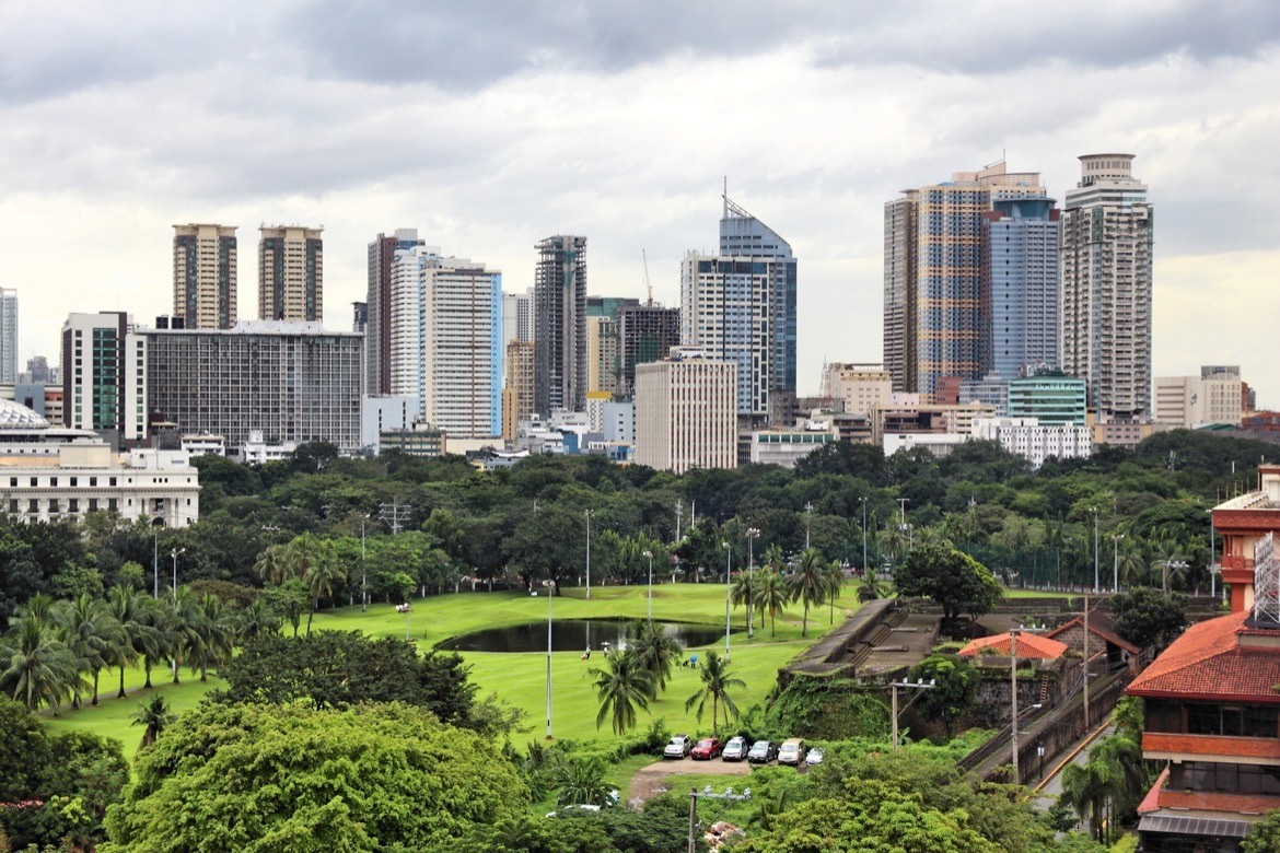 Philippines-Manila-skyline-park.jpg